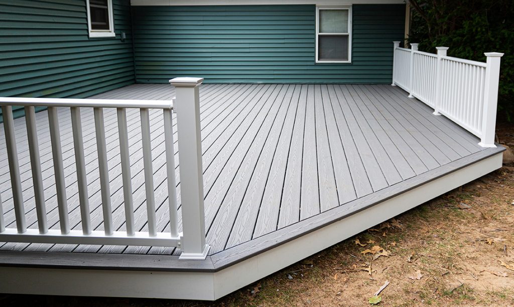 new,composite,deck,on,the,back,of,a,house,with